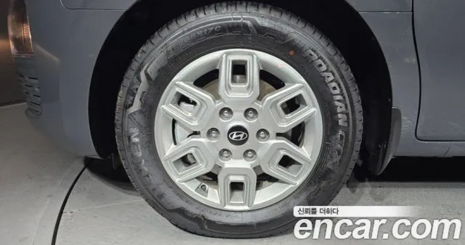 Hyundai Staria 