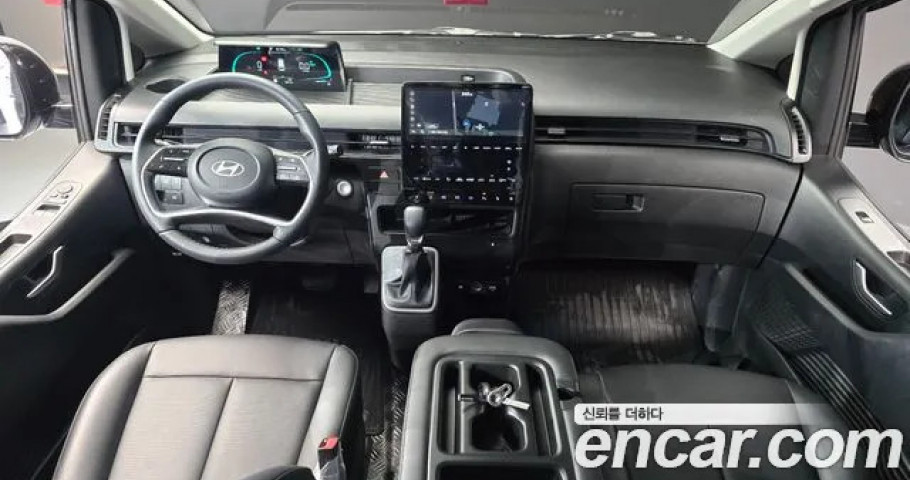 Hyundai Staria 