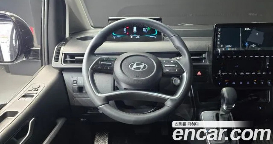 Hyundai Staria 