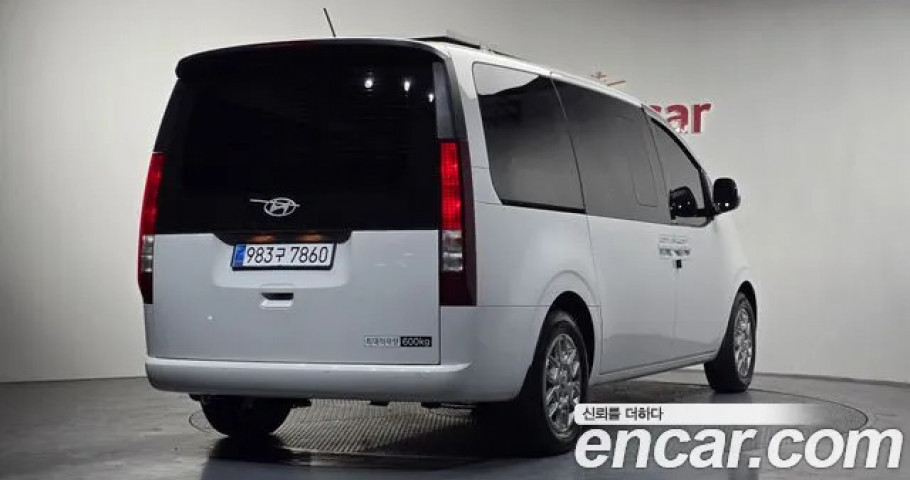 Hyundai Staria 