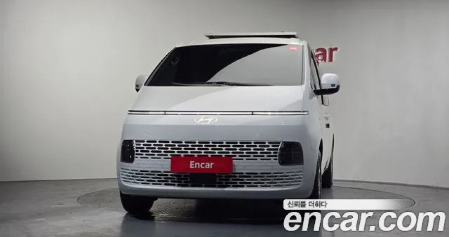 Hyundai Staria 