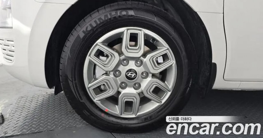 Hyundai Staria 
