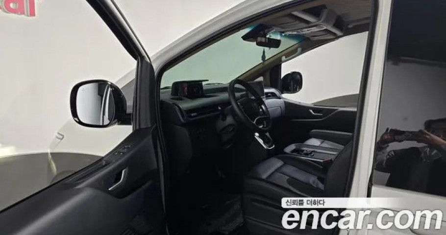 Hyundai Staria 
