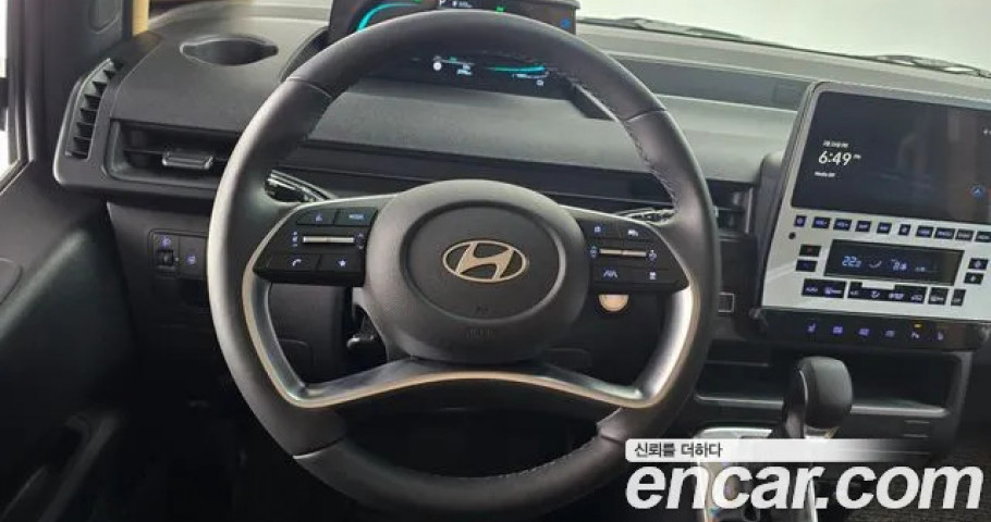 Hyundai Staria 