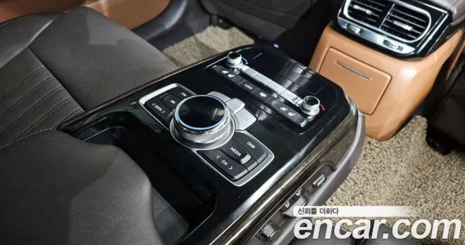 Genesis G90 