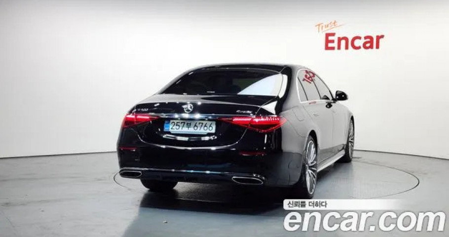 Mercedes-Benz S-Class 