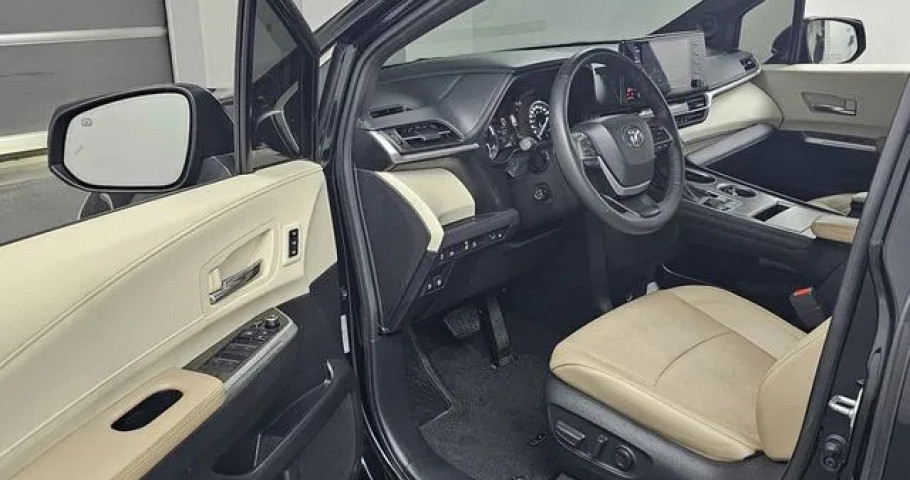 Toyota Sienna 