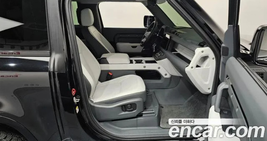 Land Rover Defender 