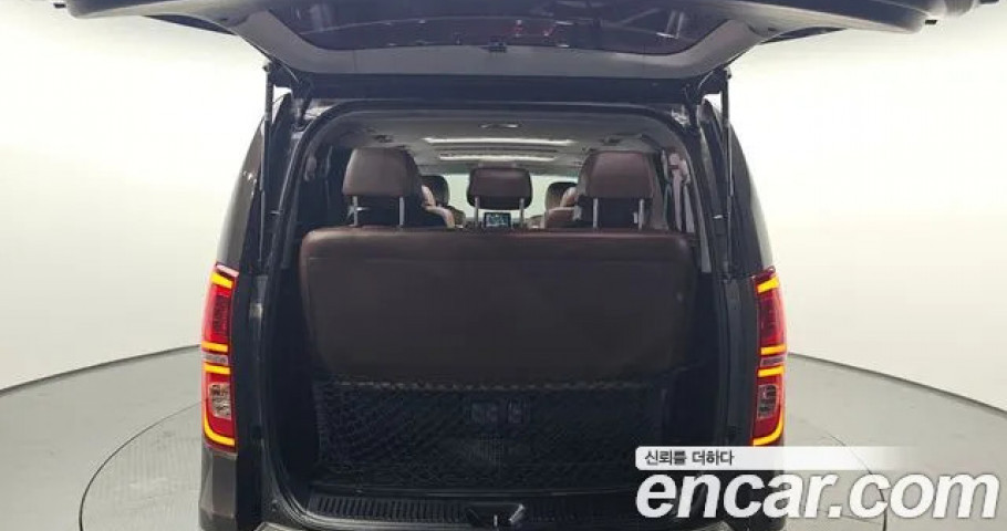 Hyundai Starex 