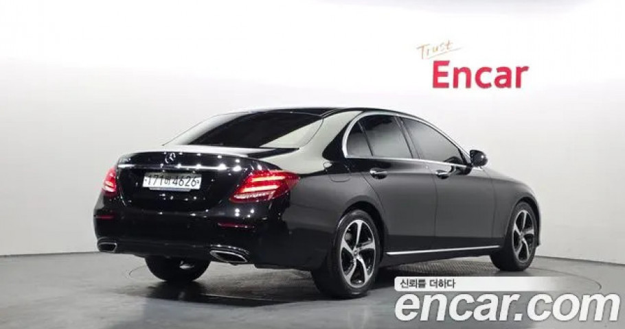 Mercedes-Benz E-Class 