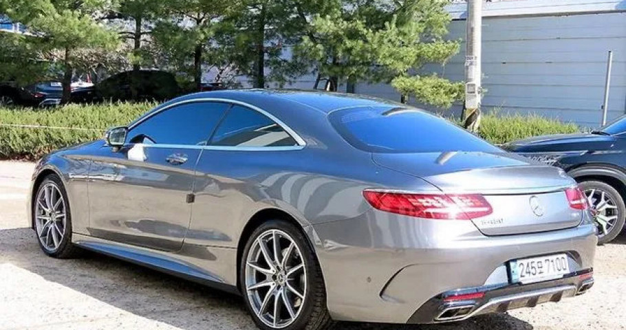 Mercedes-Benz S-Class 