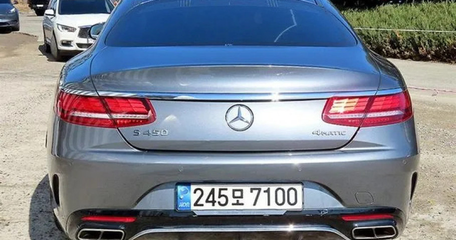 Mercedes-Benz S-Class 