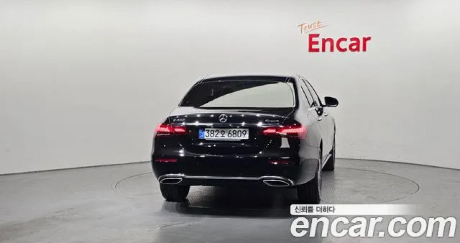 Mercedes-Benz E-Class 