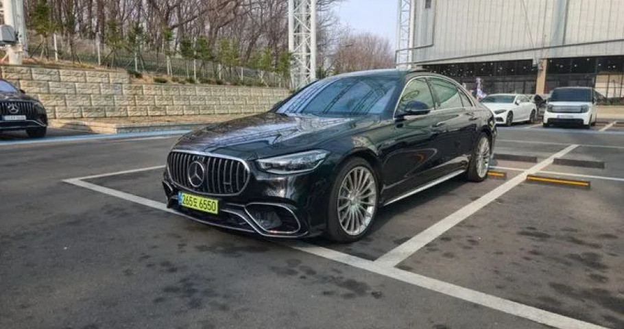 Mercedes-Benz S-Class 