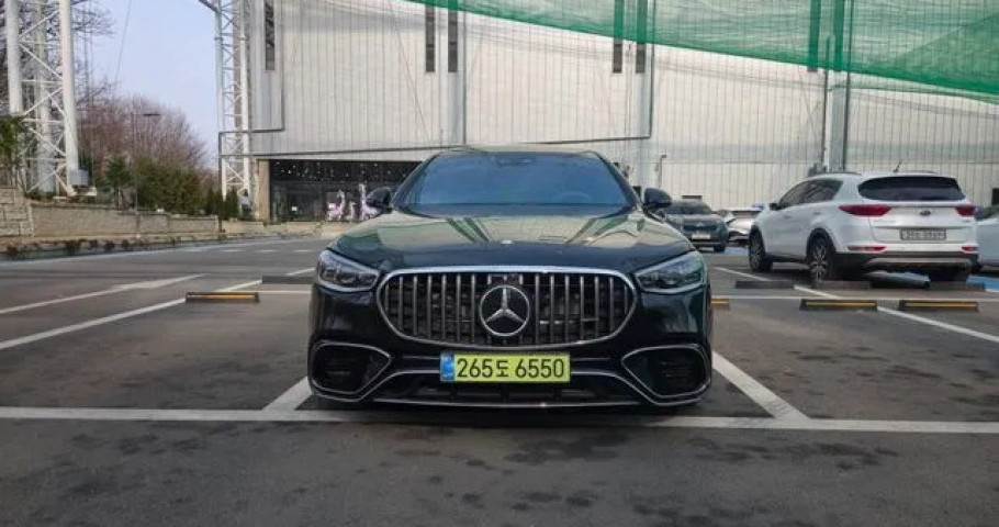 Mercedes-Benz S-Class 