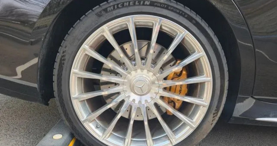 Mercedes-Benz S-Class 