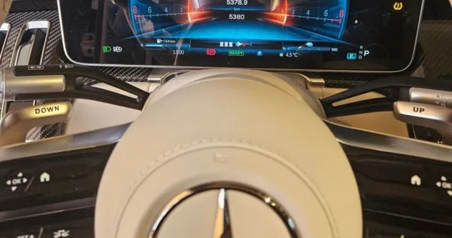 Mercedes-Benz S-Class 