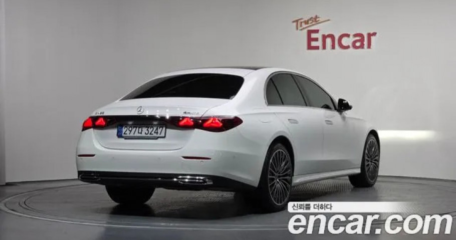 Mercedes-Benz E-Class 