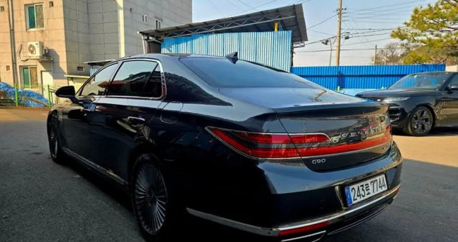 Genesis G90 