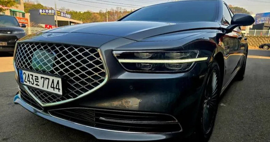 Genesis G90 