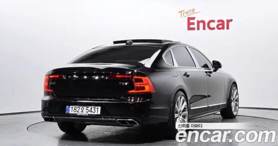Volvo S90 