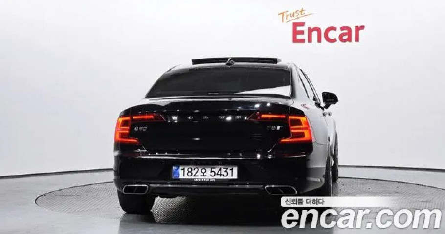 Volvo S90 