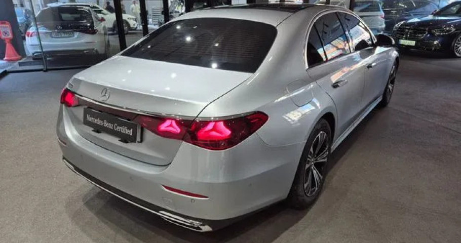 Mercedes-Benz E-Class 