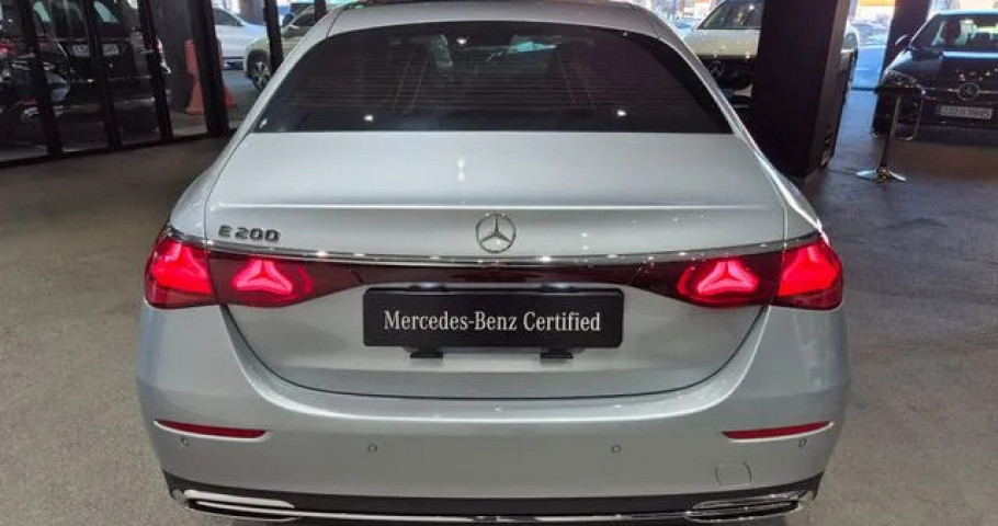 Mercedes-Benz E-Class 