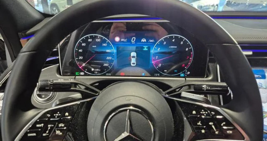 Mercedes-Benz E-Class 