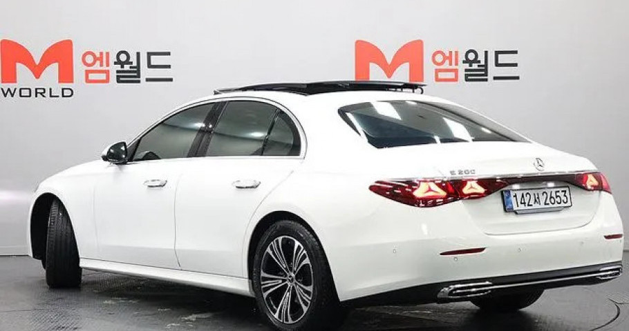 Mercedes-Benz E-Class 