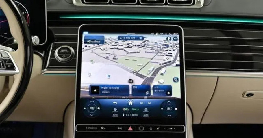 Mercedes-Benz S-Class 