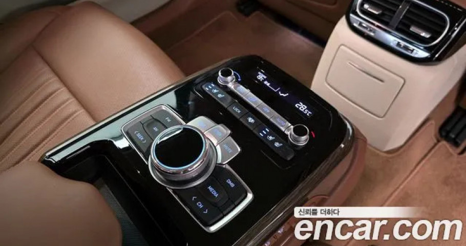 Genesis G90 