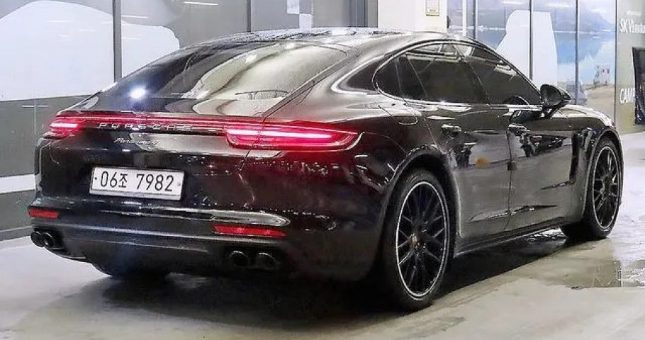 Porsche Panamera 
