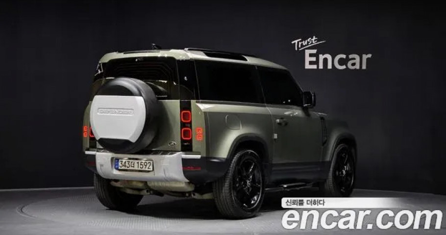 Land Rover Defender 