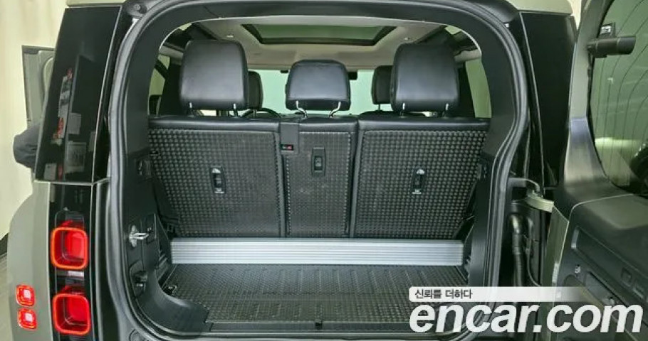 Land Rover Defender 