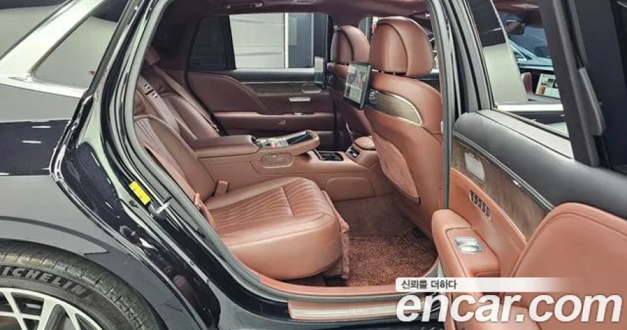 Genesis G90 