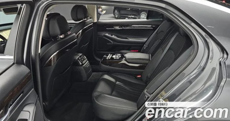 Genesis G90 