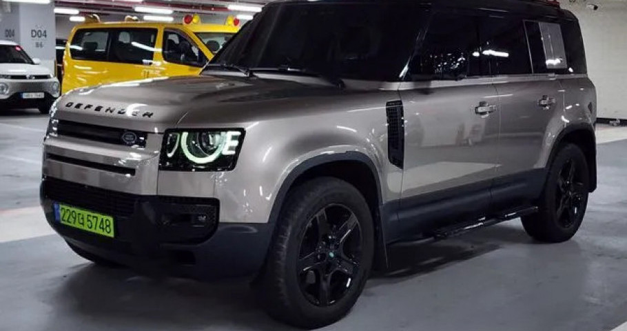 Land Rover Defender 
