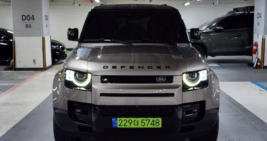 Land Rover Defender 
