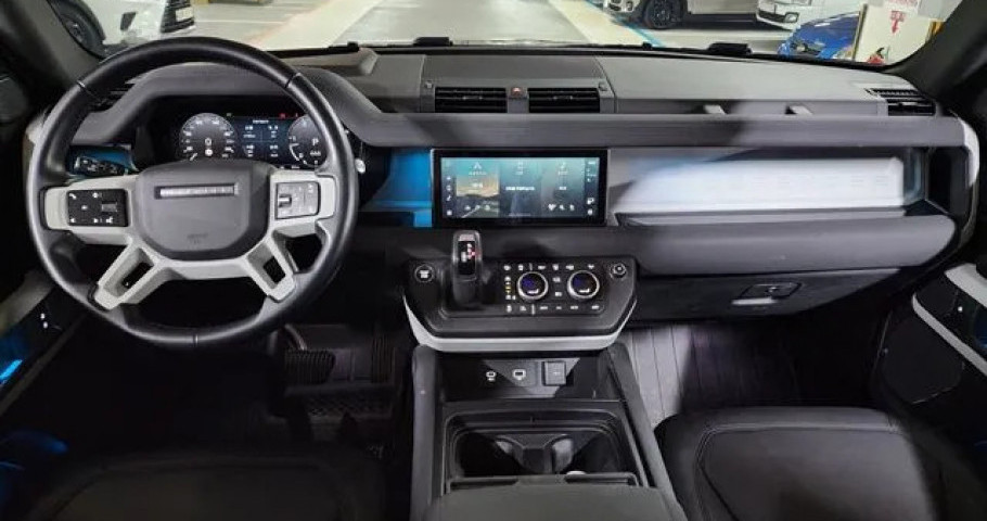 Land Rover Defender 