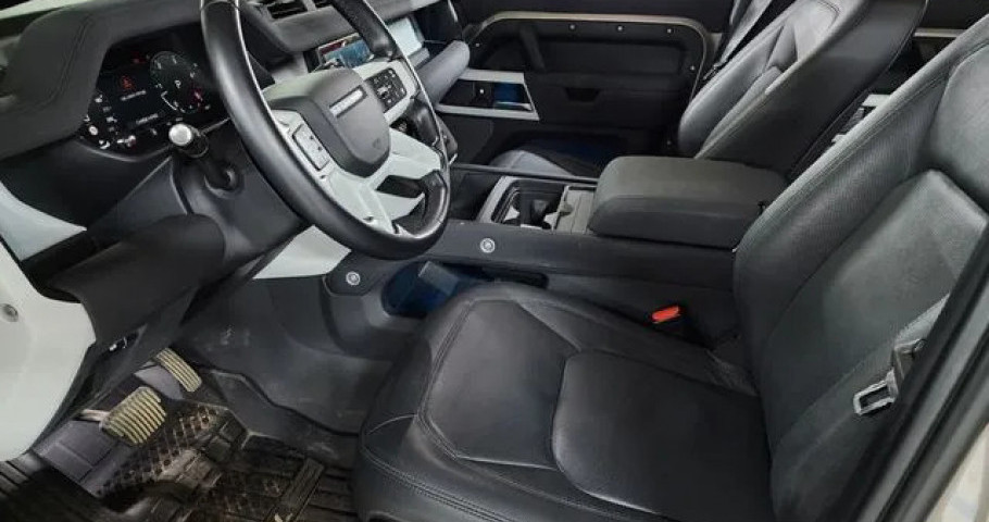 Land Rover Defender 
