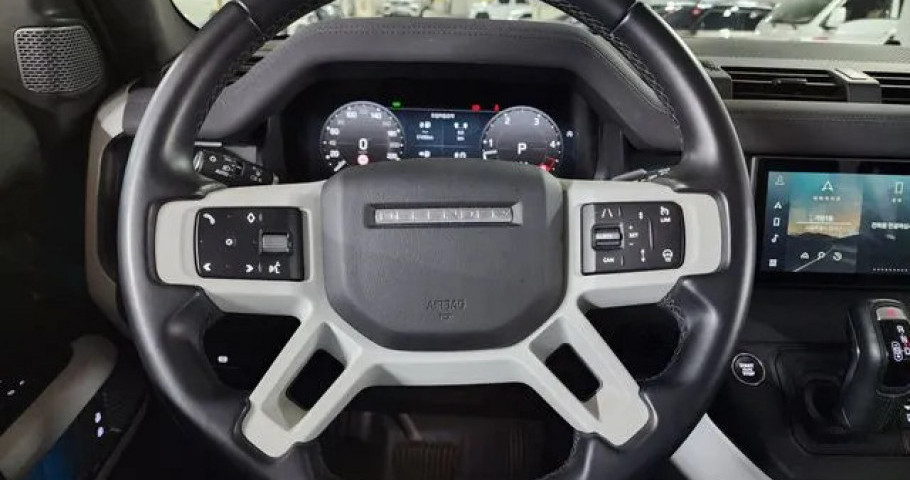 Land Rover Defender 