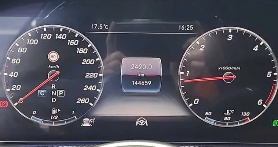 Mercedes-Benz S-Class 