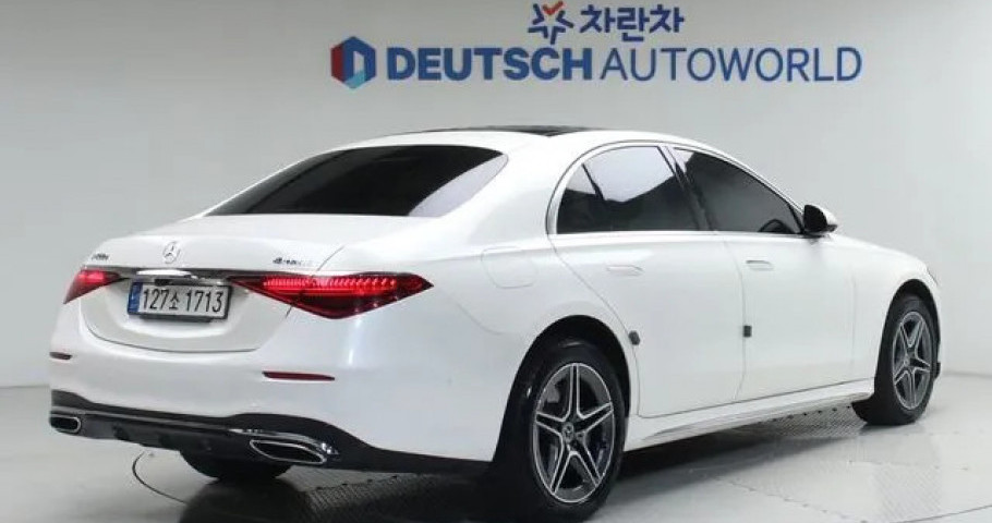 Mercedes-Benz S-Class 