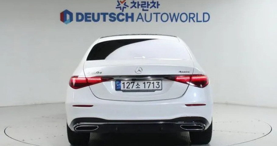 Mercedes-Benz S-Class 