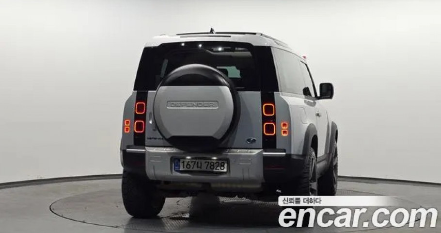 Land Rover Defender 