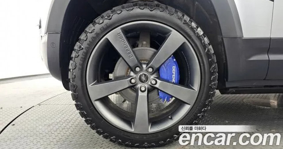 Land Rover Defender 