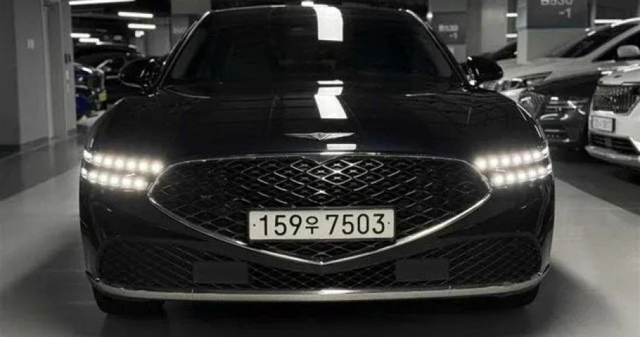 Genesis G90 