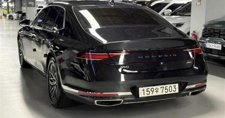Genesis G90 
