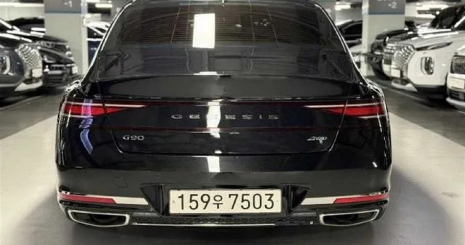 Genesis G90 